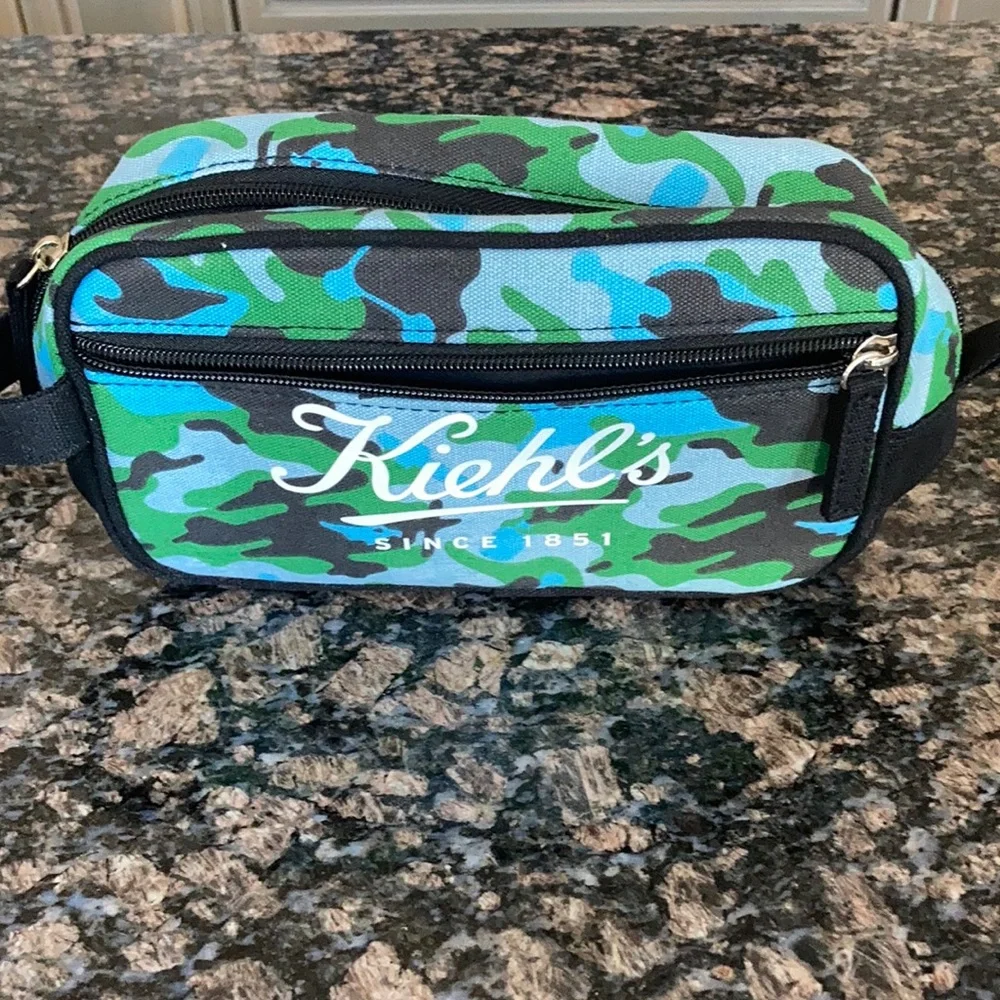 KIEHL'S CAMOUFLAGE COSMETIC BAG DOPP KIT/SHAVING KIT NWOT